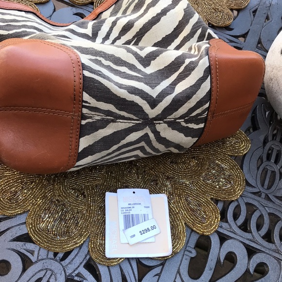 Michael Kors Millbrook Canvas Tiger Shoulder Bag Purse - Picture 7 of 15
